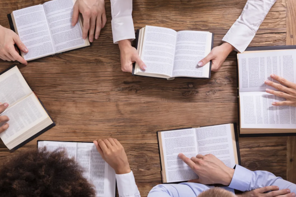 Estudio Bíblico en Español | Cesar Aguilera & Marcos Cuaya Sr